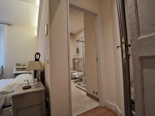 AriediParma - Rooms&apartments : photo 10 de la chambre chambre double avec salle de bains privative