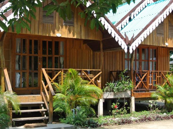 Bangbaobeach Resort : photo 2 de la chambre bungalow - vue sur mer 