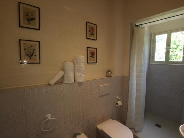 AriediParma - Rooms&apartments : photo 7 de la chambre chambre double avec salle de bains privative