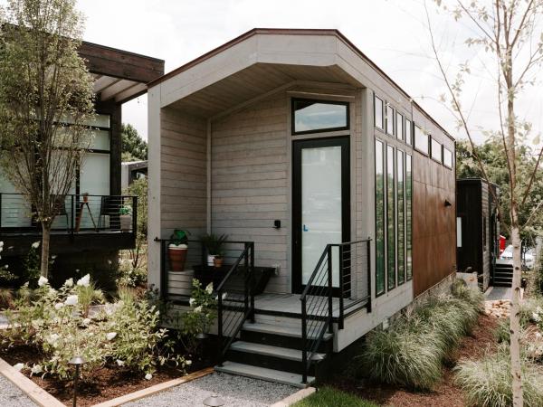 Ironwood Grove, Tiny House Hotel : photo 1 de la chambre suite lit queen-size