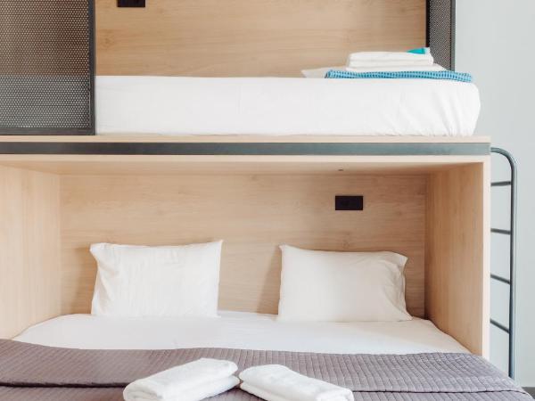 Athens Backpackers : photo 1 de la chambre chambre triple - vue sur jardin