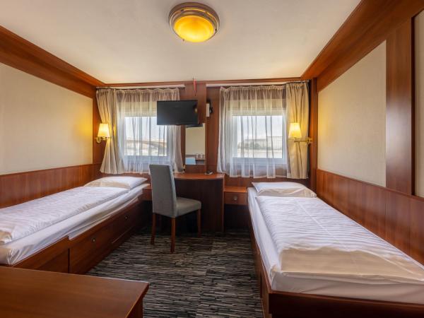 Grand Jules - Boat Hotel : photo 1 de la chambre cabine de bateau lits jumeaux standard - vue sur rivière