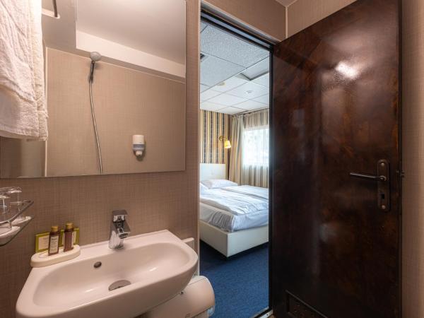 Grand Jules - Boat Hotel : photo 5 de la chambre cabine de bateau double standard