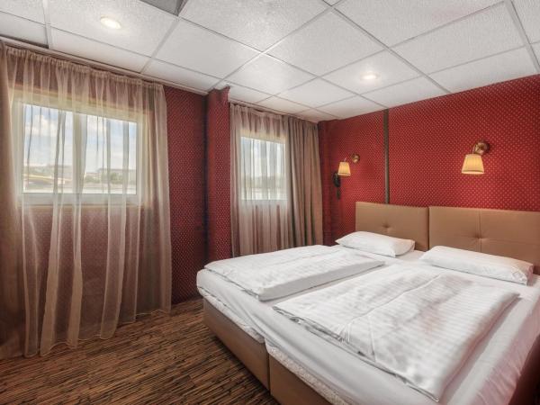 Grand Jules - Boat Hotel : photo 6 de la chambre cabine de bateau double standard - vue sur rivière