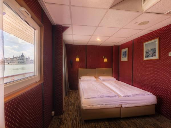 Grand Jules - Boat Hotel : photo 7 de la chambre cabine de bateau double standard - vue sur rivière