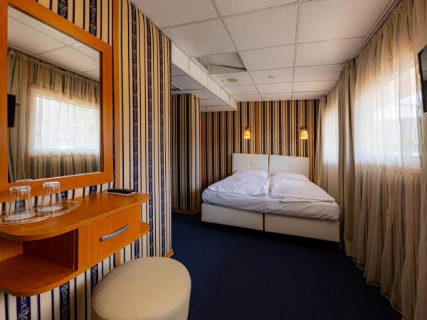 Grand Jules - Boat Hotel : photo 7 de la chambre cabine de bateau double standard