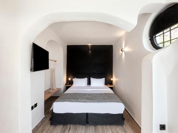 Pearl of Caldera Oia - Boutique Hotel by Pearl Hotel Collection : photo 4 de la chambre suite junior - vue sur caldeira