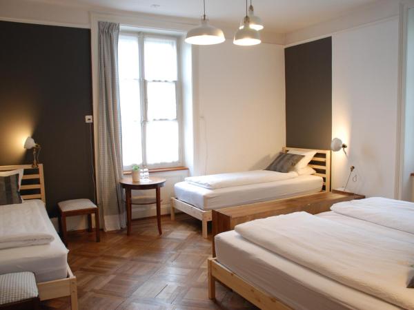 The Bed + Breakfast : photo 3 de la chambre chambre quadruple avec salle de bains commune