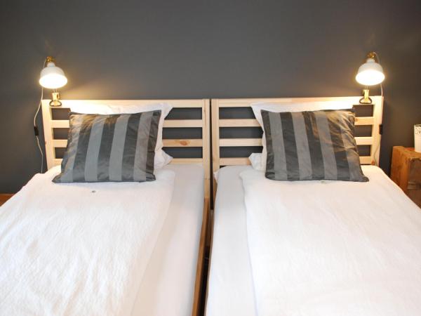 The Bed + Breakfast : photo 5 de la chambre chambre quadruple avec salle de bains commune