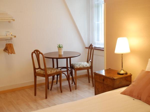 The Bed + Breakfast : photo 3 de la chambre chambre double avec salle de bains commune