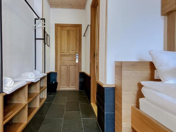 GRAND your home with common kitchens with self check-in : photo 7 de la chambre chambre triple avec salle de bains
