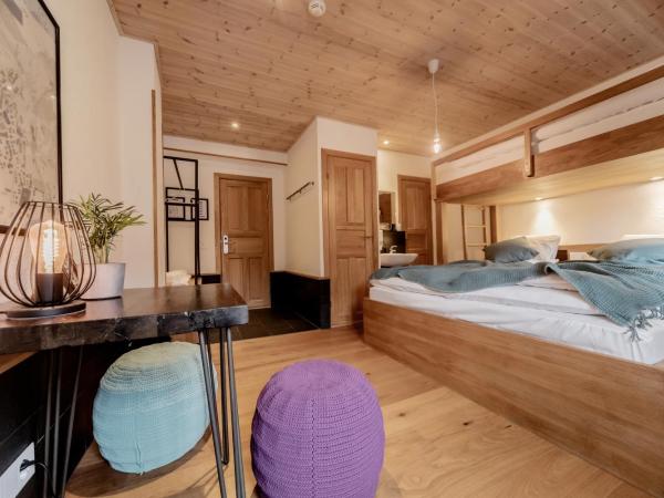 GRAND your home with common kitchens with self check-in : photo 5 de la chambre chambre triple avec salle de bains