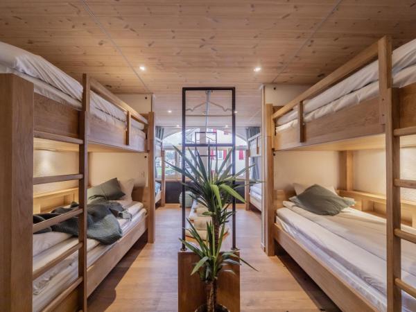 GRAND your home with common kitchens with self check-in : photo 1 de la chambre chambre familiale avec salle de bains privative