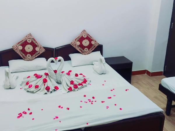 The Royal Lake View Villa : photo 4 de la chambre chambre double avec salle de bains privative