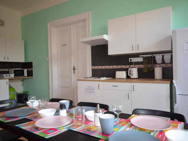 Travel&Joy backpackers : photo 3 de la chambre lit dans dortoir mixte de 6 lits