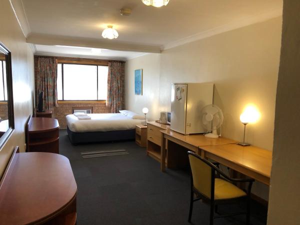 Canberra Lyneham Motor Inn : photo 7 de la chambre chambre lit queen-size 
