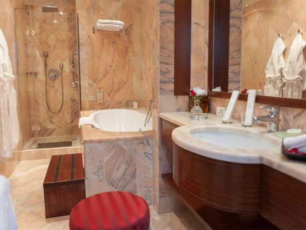 Grande Albergo Delle Rose : photo 5 de la chambre suite lit queen-size - vue sur jardin