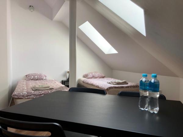 Villa 37b Bed and Breakfast : photo 3 de la chambre chambre triple avec salle de bains