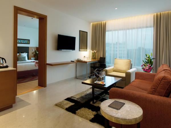 Mercure Hyderabad KCP Banjara Hills, An Accor Hotel : photo 2 de la chambre suite room,20% discount on food & soft beverages (except in room dining),20% discount on spa