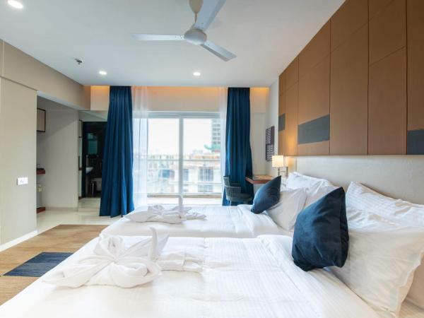StayBird - B Suite, Business Hotel, Kharadi : photo 3 de la chambre premium twin sharing suite with balcony