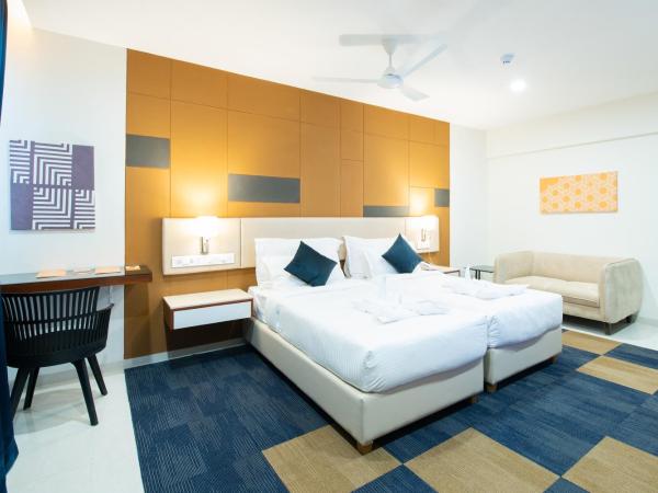 StayBird - B Suite, Business Hotel, Kharadi : photo 2 de la chambre premium twin sharing suite with balcony