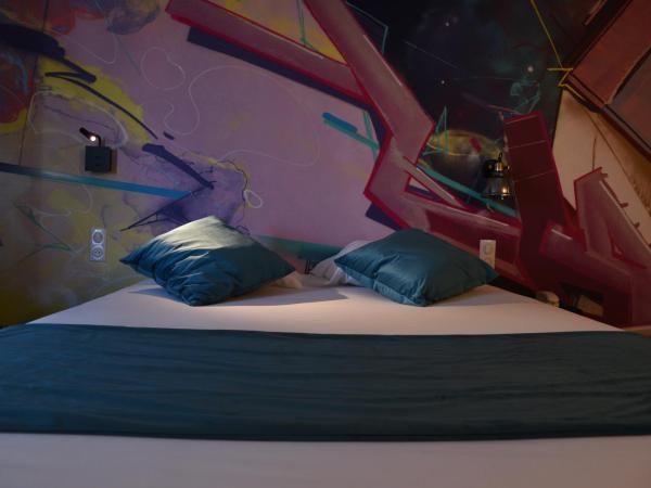 The Originals Boutique, Hôtel Montélimar : photo 6 de la chambre chambre triple - 1 lit double & 1 lit simple