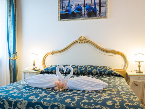 Al Mascaron Ridente : photo 7 de la chambre chambre double ou lits jumeaux - vue sur canal