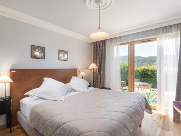 Le Manoir Au Lac : photo 6 de la chambre chambre standard grands bois - vue sur lac