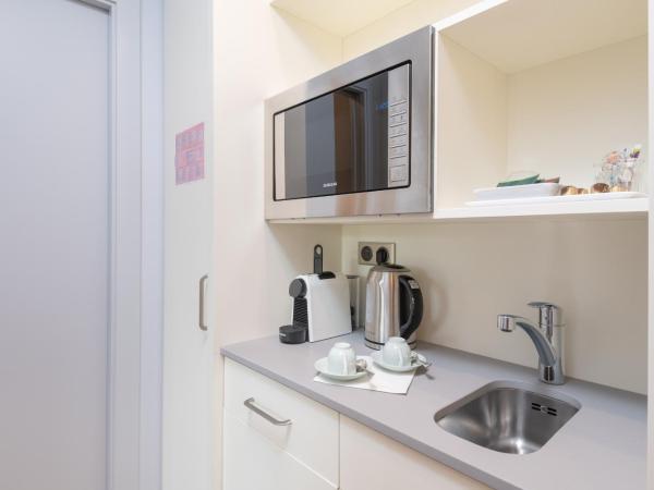 Le Manoir Au Lac : photo 7 de la chambre chambre standard grands bois - vue sur lac