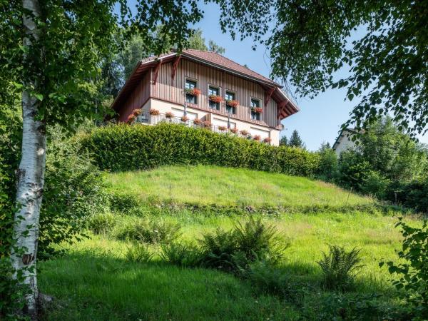 Le Manoir Au Lac : photo 2 de la chambre appartement 2 chambres (4 adultes) « jonquille » - vue sur lac