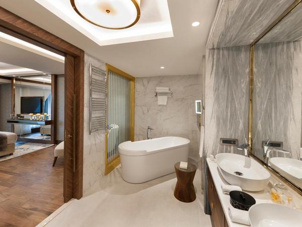 Elite World Grand Istanbul Küçükyalı : photo 5 de la chambre suite présidentielle lit king-size