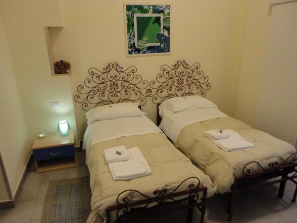 Affittacamere del Golfo e delle 5 Terre : photo 9 de la chambre chambre double ou lits jumeaux