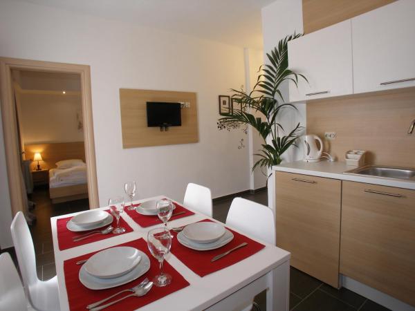 Guest House Lorenta : photo 1 de la chambre appartement 1 chambre avec balcon