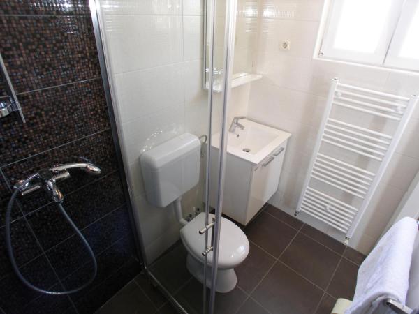 Guest House Lorenta : photo 6 de la chambre studio avec terrasse