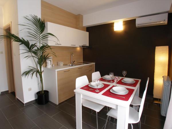 Guest House Lorenta : photo 2 de la chambre appartement 1 chambre avec balcon