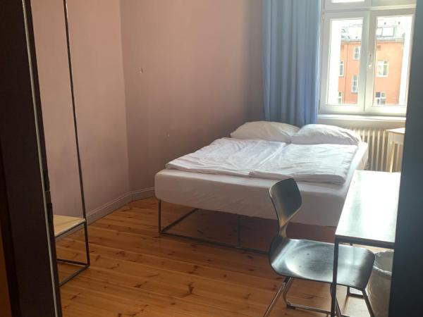 36 Rooms Hostel Berlin Kreuzberg : photo 2 de la chambre chambre double avec salle de bains commune