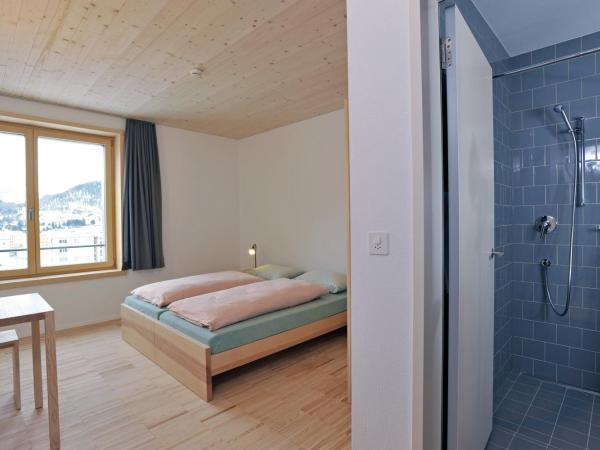 St. Moritz Youth Hostel : photo 2 de la chambre chambre double avec douche