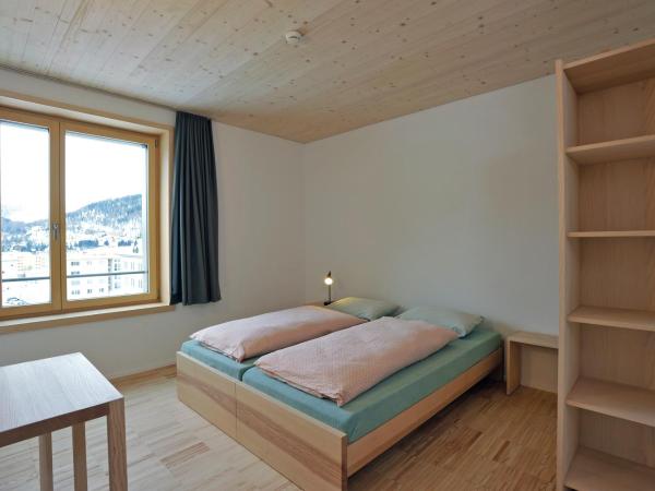 St. Moritz Youth Hostel : photo 3 de la chambre chambre double avec douche