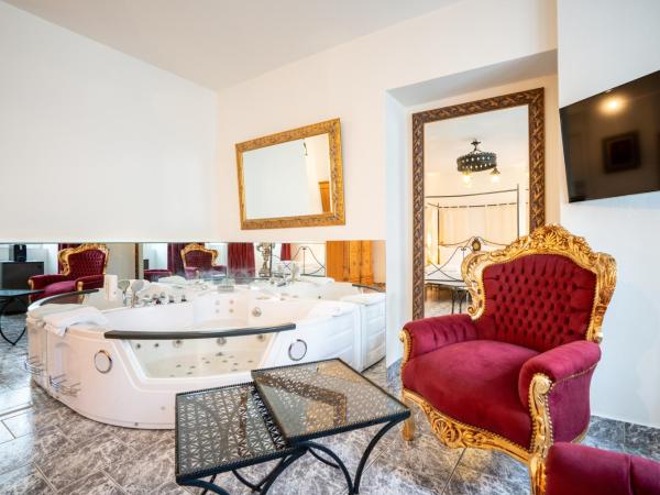 Altstadt Hotel Magic Luzern : photo 7 de la chambre suite cœur de lion avec bain à remous