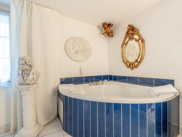 Altstadt Hotel Magic Luzern : photo 3 de la chambre suite baroque avec bain à remous