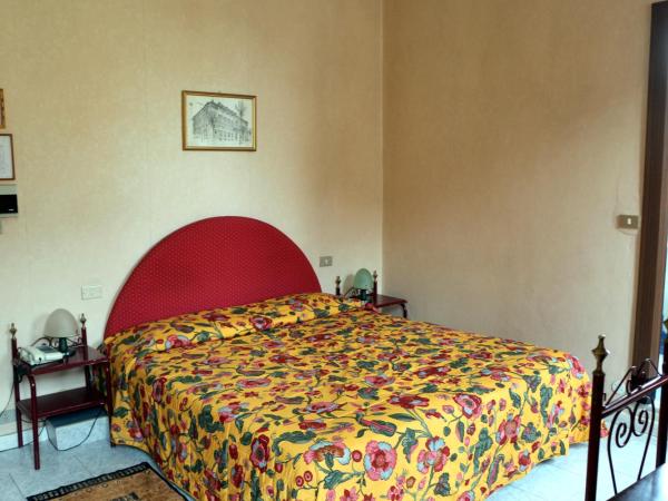 Hotel Italia : photo 4 de la chambre chambre double Économique