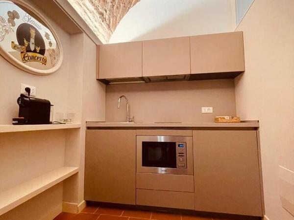 Palazzo Borgocolonne Apartments : photo 1 de la chambre studio lit king-size