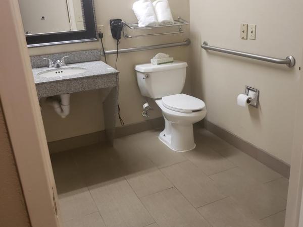 Comfort Suites Westchase Houston Energy Corridor : photo 2 de la chambre suite avec lit king-size pour personnes à mobilité réduite - non-fumeurs