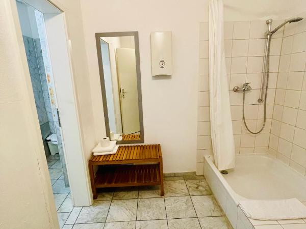 Altstadthotel Hayk am Rhein : photo 10 de la chambre superior studio ground floor no rhine river view 