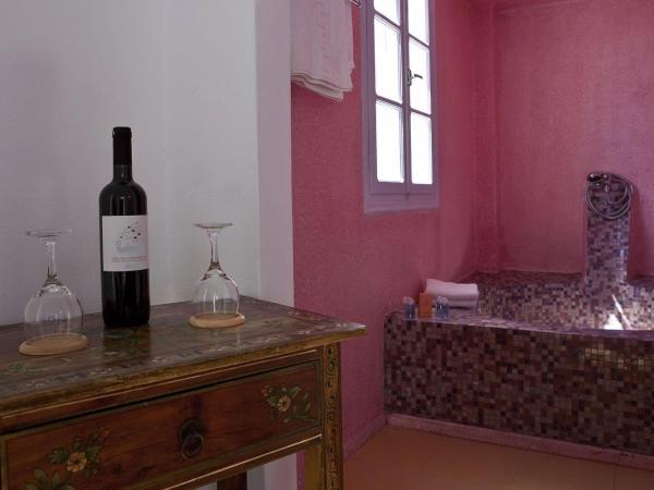 Tzekos Villas : photo 5 de la chambre chambre double supérieure avec vue sur le volcan