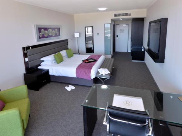 Rydges Palmerston - Darwin : photo 2 de la chambre chambre lit king-size exécutive avec balcon