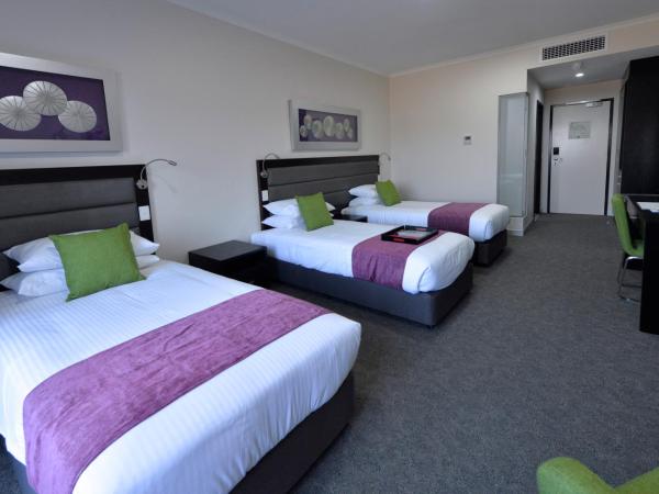 Rydges Palmerston - Darwin : photo 4 de la chambre chambre triple avec balcon