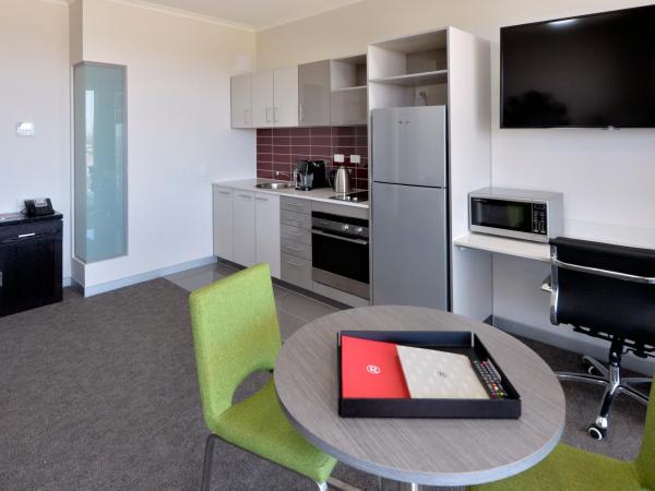 Rydges Palmerston - Darwin : photo 4 de la chambre appartement 2 chambres avec services hôteliers et balcon