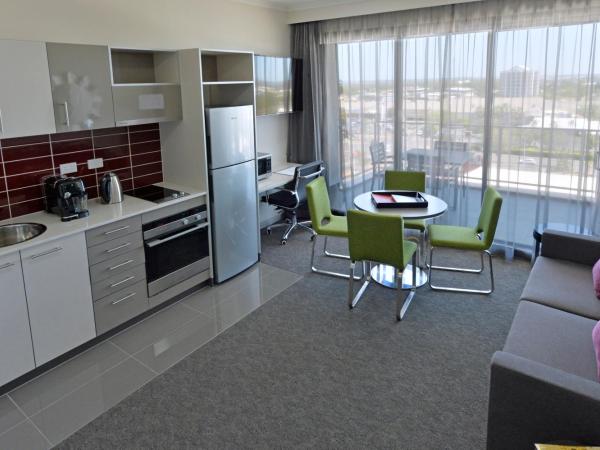 Rydges Palmerston - Darwin : photo 6 de la chambre appartement 2 chambres avec services hôteliers et balcon