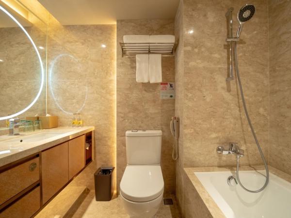 Hotel Golden Dragon : photo 5 de la chambre chambre double - vue sur port